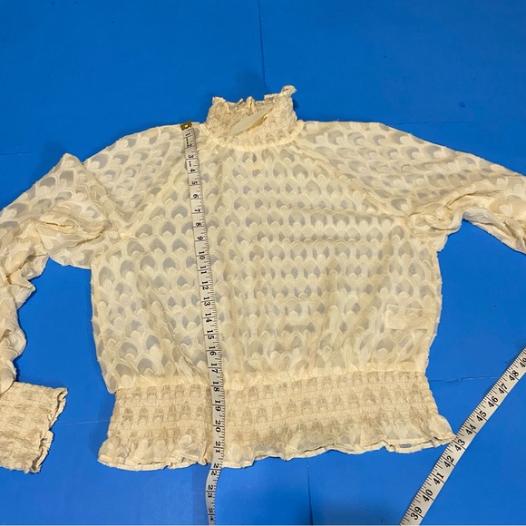 NWT! H&M Cream Lace Blouse - Picture 9 of 13